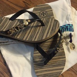 Brand new TORY BURCH charmed flip flops - SIZE 7